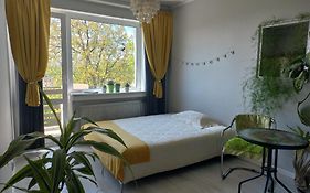Duży dwuosobowy pokój blisko centrum z balkonem